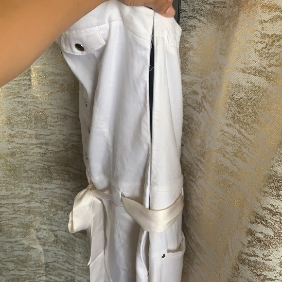 Bebe Adorable White Halter Mini Length Summer Dress Size 6 - Picture 3 of 12